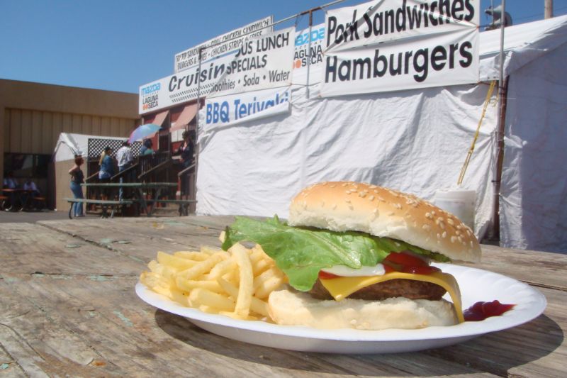 ラグナセカパドックのハンバーガー